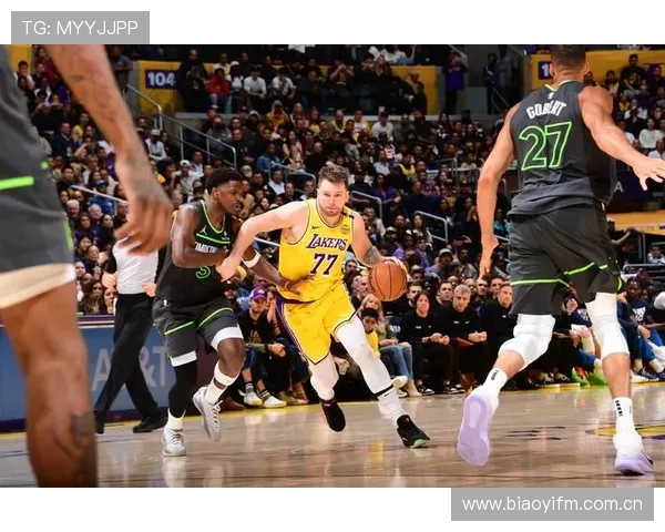 东契奇挡拆制造错位提升效率 拉开与欧文得分差距