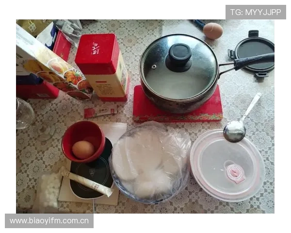 施洋家的冰箱里只放蛋白粉和冰块，连瓶可乐都嫌多余